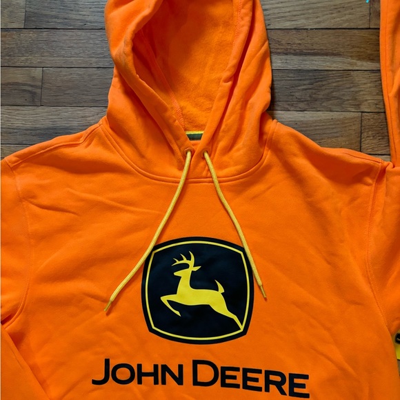 BNWT JOHN DEERE HOODIE 🦌 - Picture 4 of 8